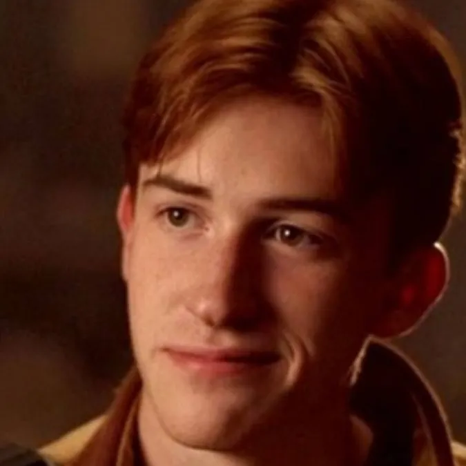 chat with ai character: Joseph Mazzello 