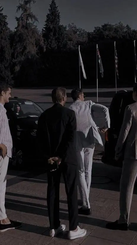 ai character: 4 mafia brothers  background