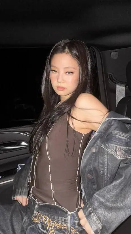 ai character: Jennie   background