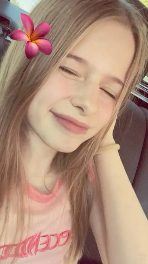 ai character: Оливия  background