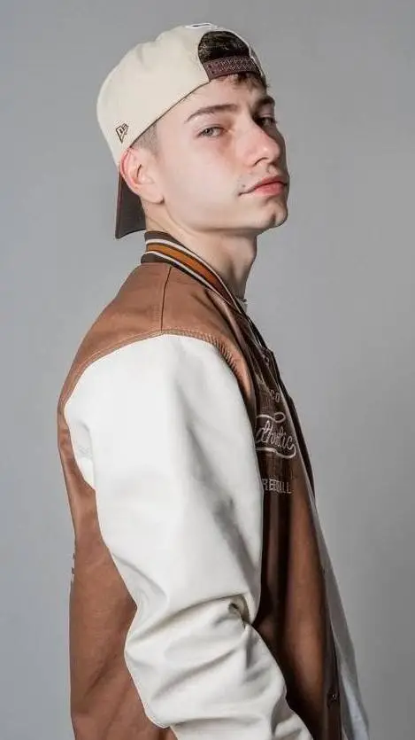 ai character: Husky Bae background