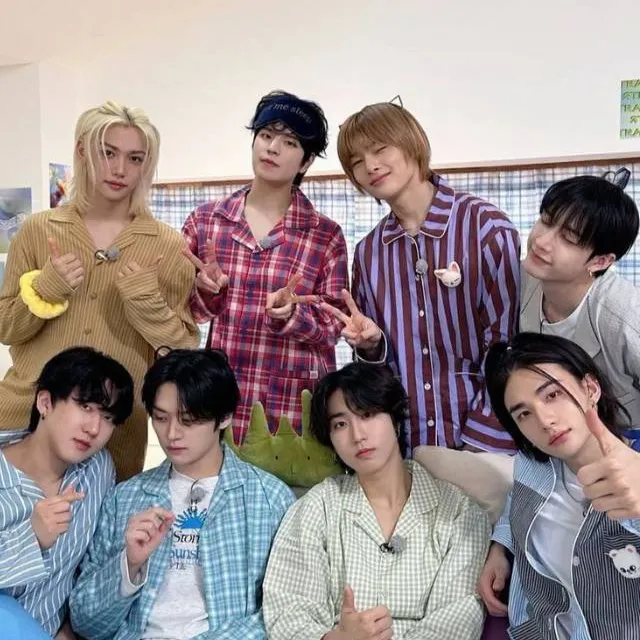 chat with ai character: Stray kids