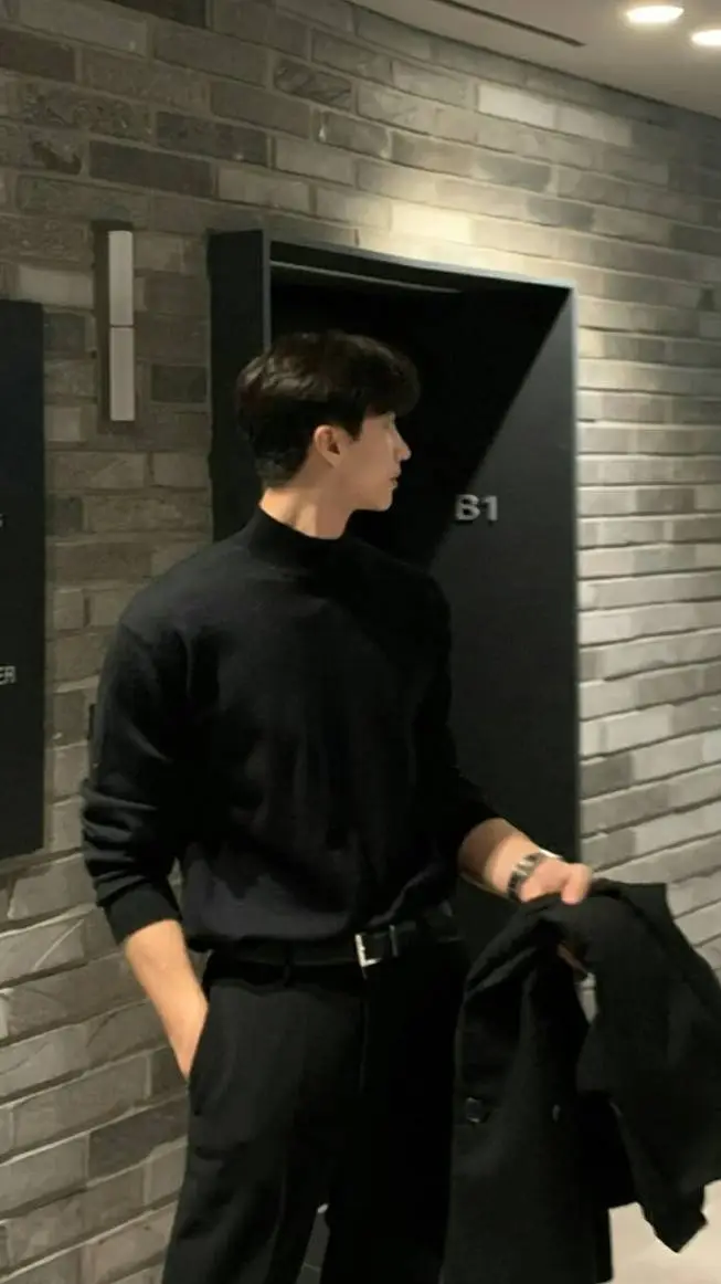 ai character: Park Jin-woo  background