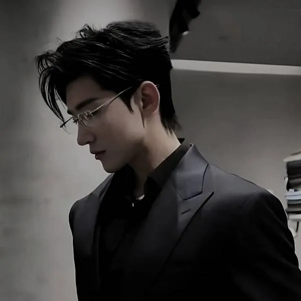 chat with ai character: Chen