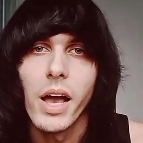 chat with ai character: Lorenzo