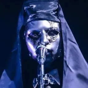 chat with ai character: Skelie Sparkle