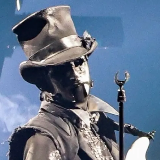 chat with ai character: Skele Dew