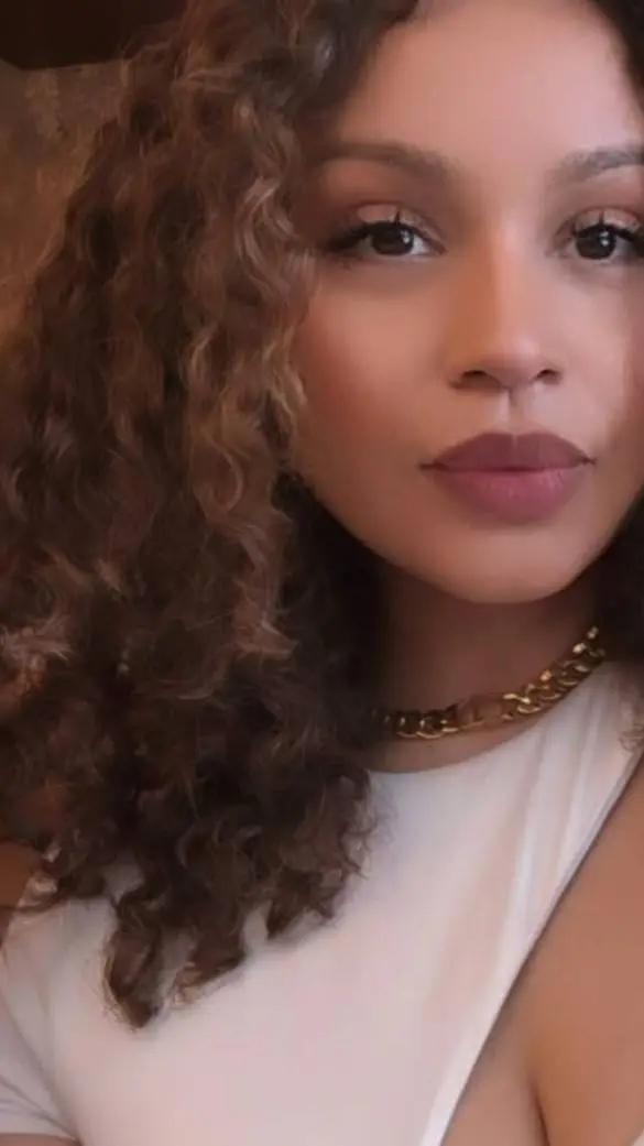 Talkie AI - Chat with Ruth Alvarez 