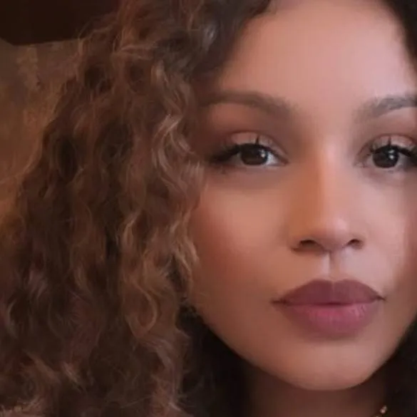 chat with ai character: Ruth Alvarez 