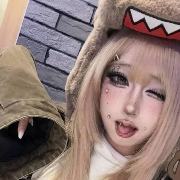 chat with ai character: Mimi