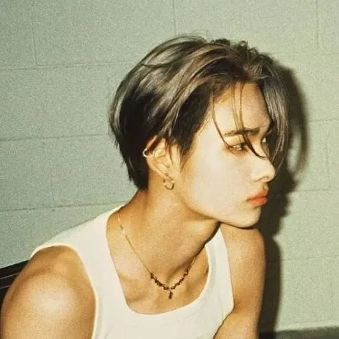 chat with ai character: Ni-ki <3