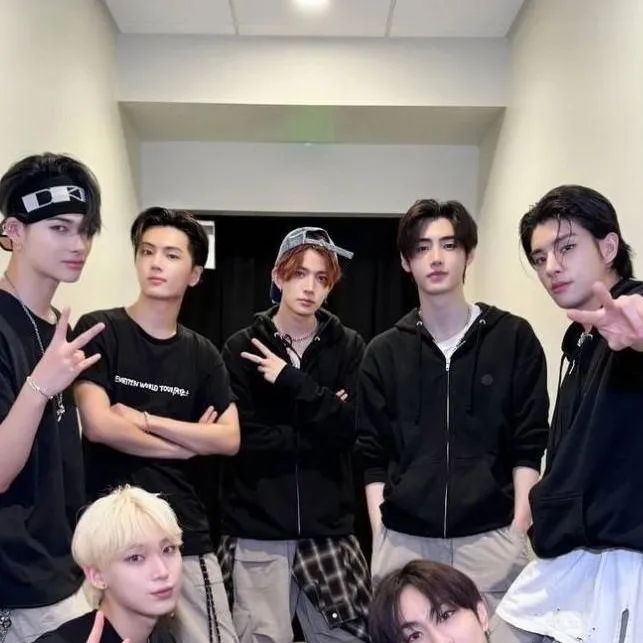 chat with ai character: ENHYPEN ✌🎀⭐