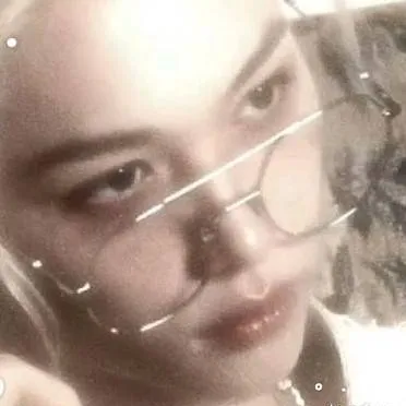 chat with ai character: Lee Felix <3