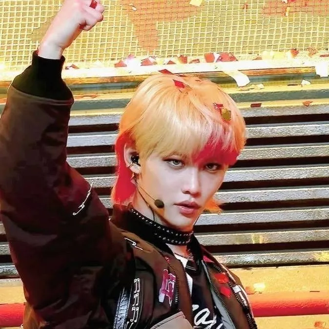 chat with ai character: StrayKids