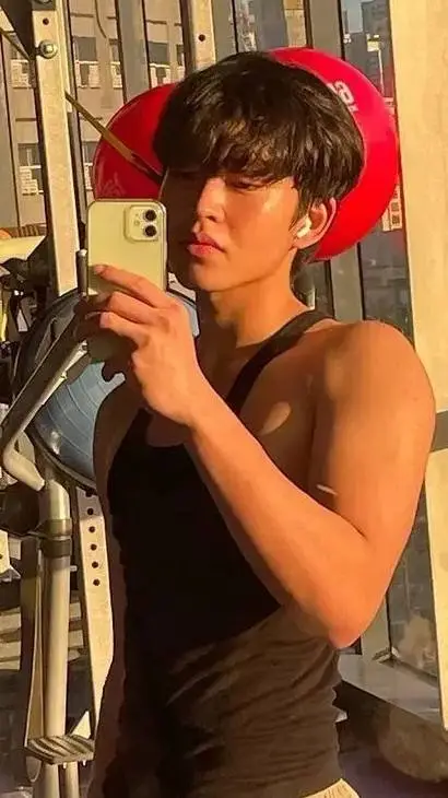 ai character: yuri💗💋(*♡*) background