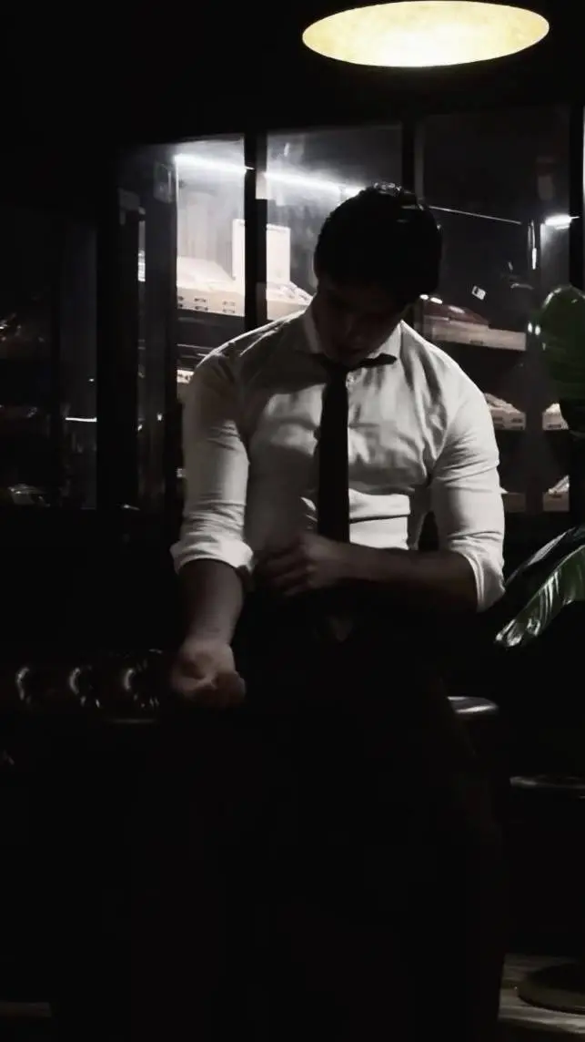 Talkie AI - Chat with Elias 