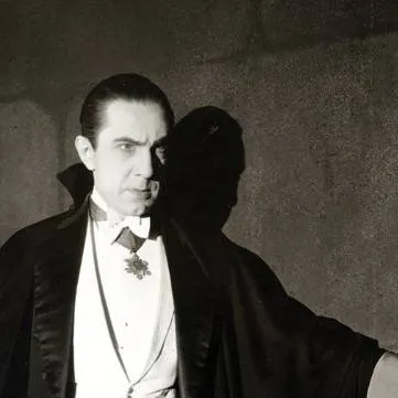 chat with ai character: Lucian si vampir