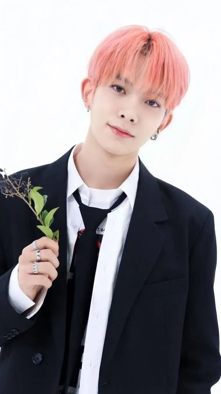 ai character: Lee Heeseung  background