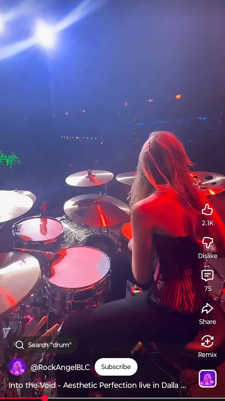 ai character: Tracey  background