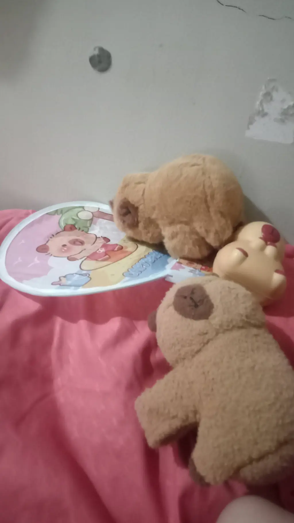 ai character: capybara  family background