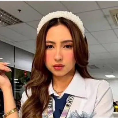 chat with ai character: freya