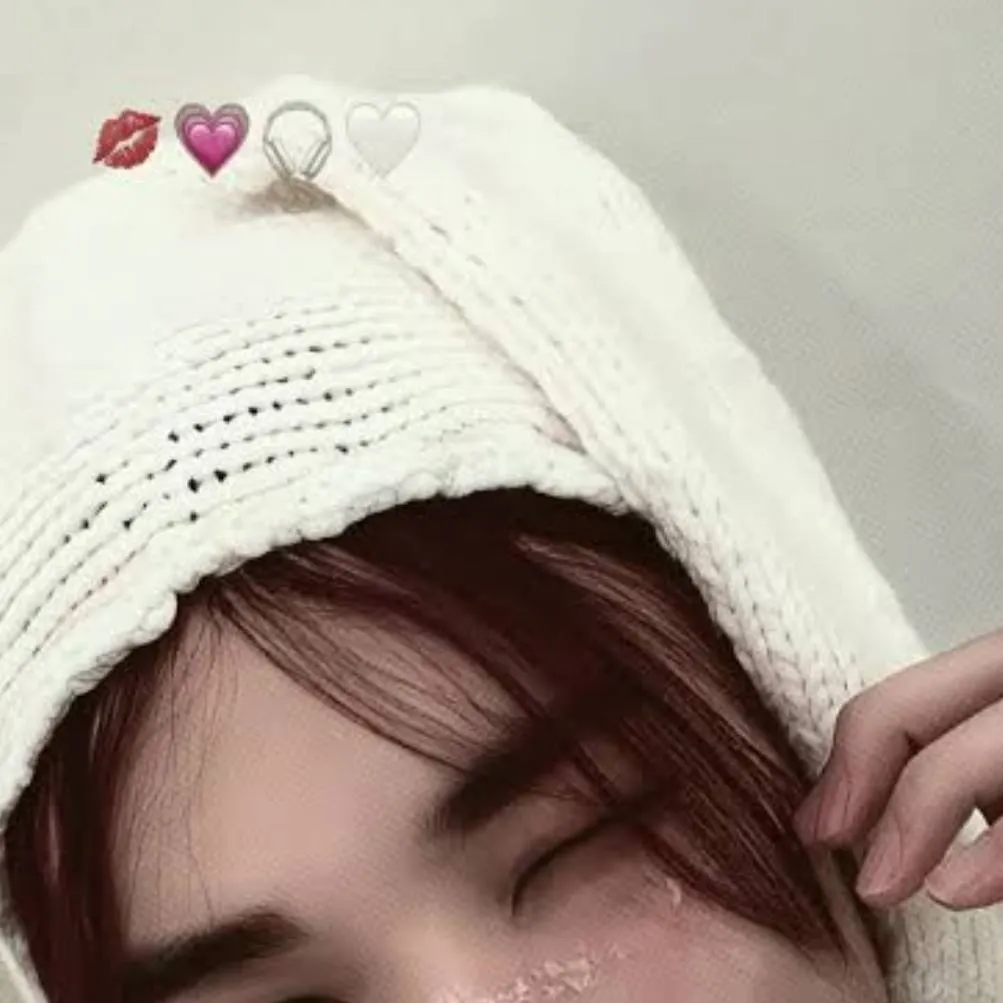 chat with ai character: hyunjin 