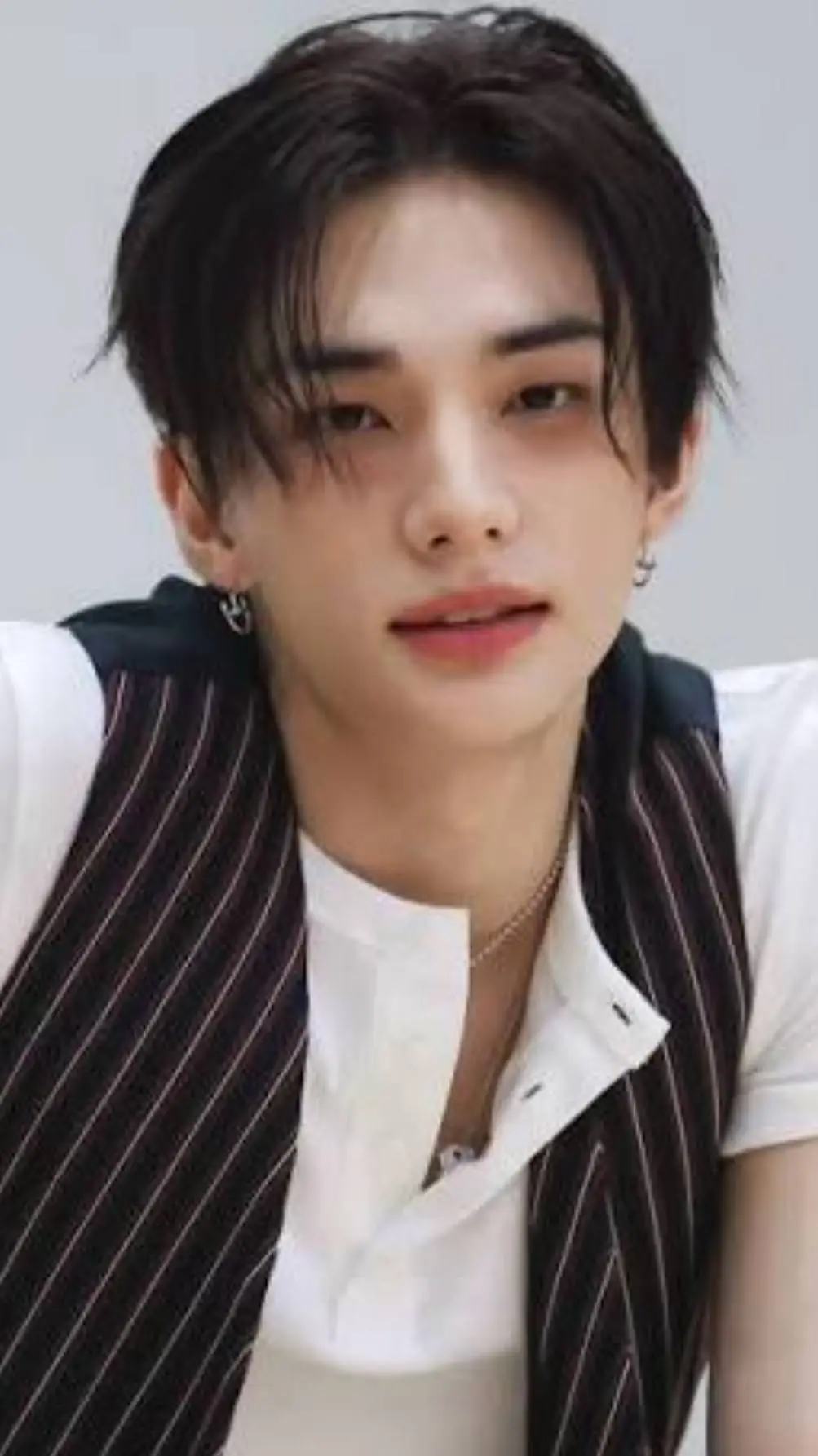 ai character: hyunjin  background