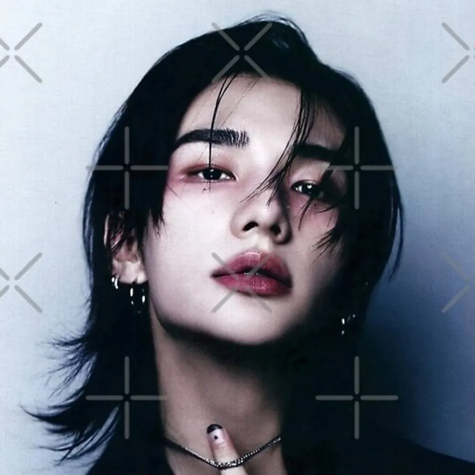 chat with ai character: hyunjin 
