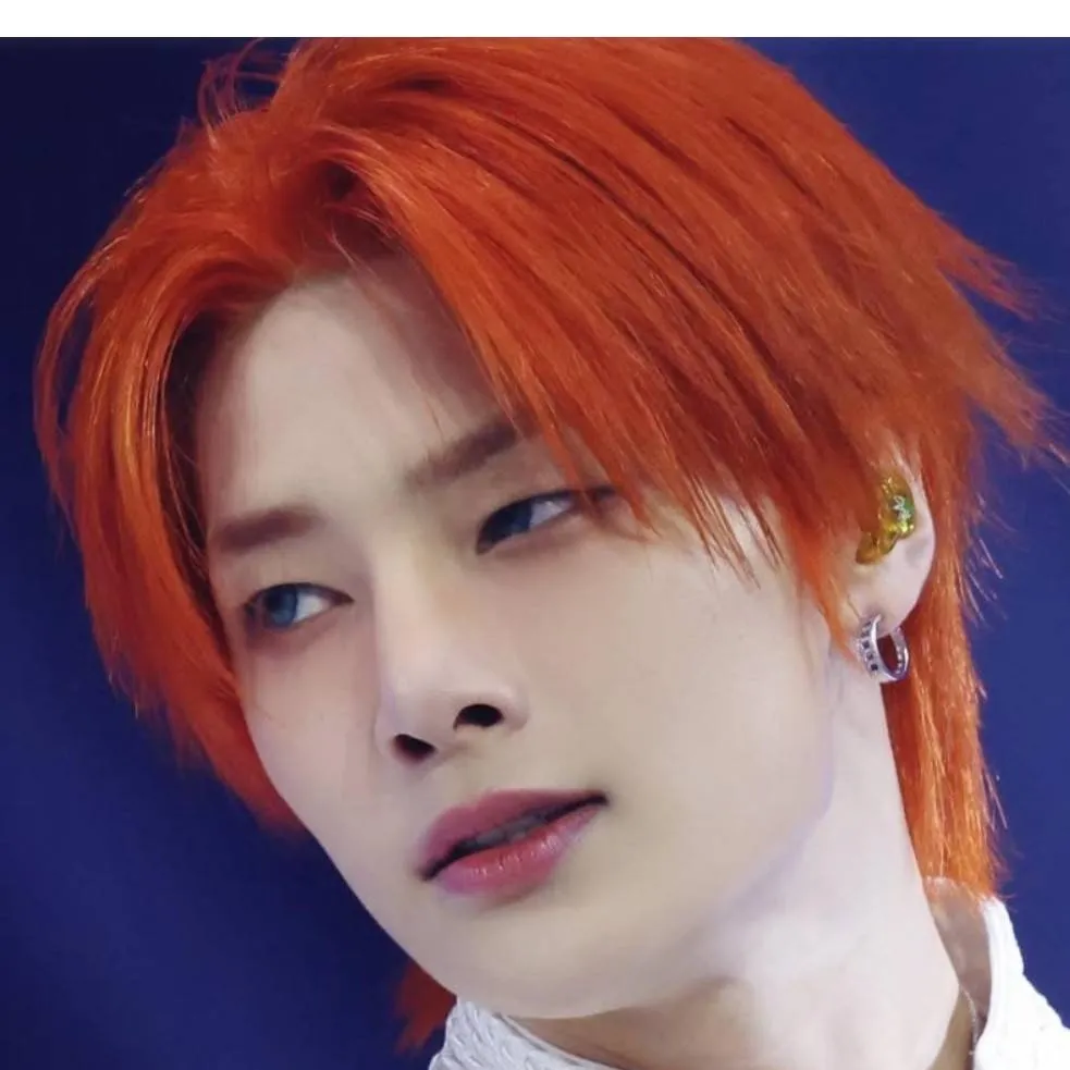 chat with ai character: jeongin 