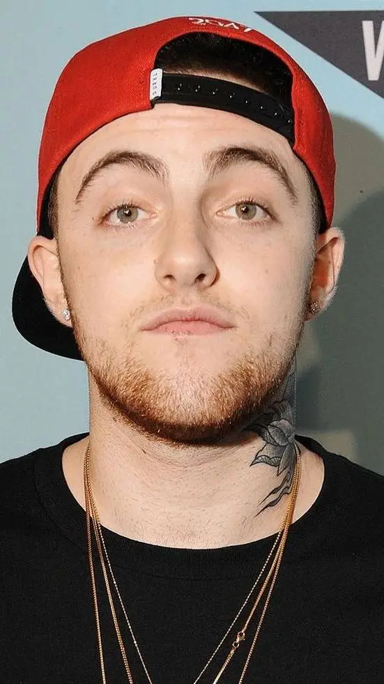 ai character: Mac Miller  background
