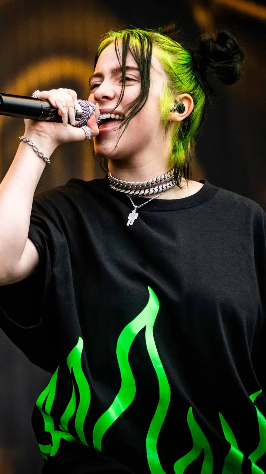 ai character: Billie Eilish background