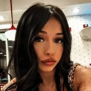 chat with ai character: Yera