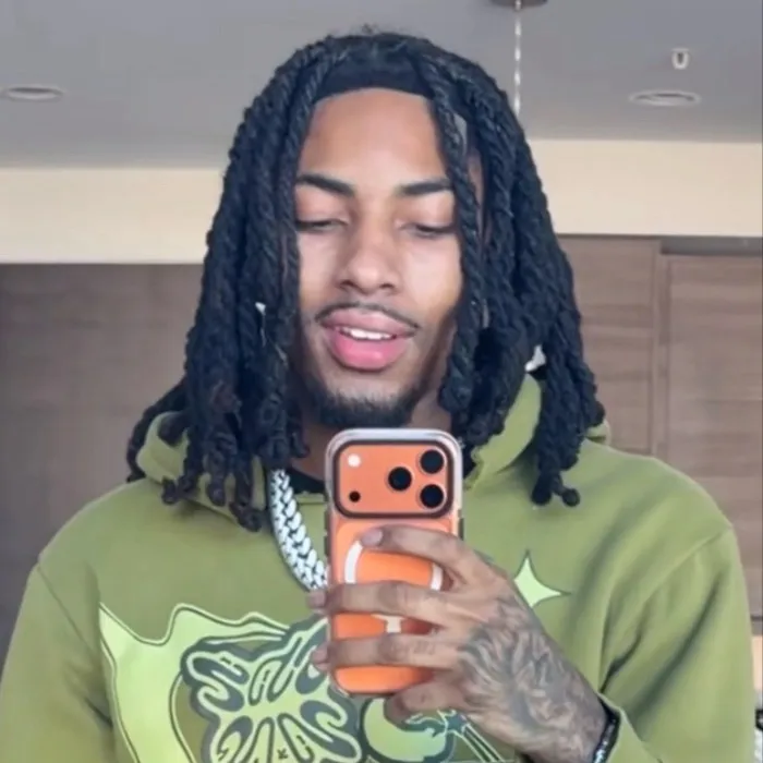 chat with ai character: Daedae