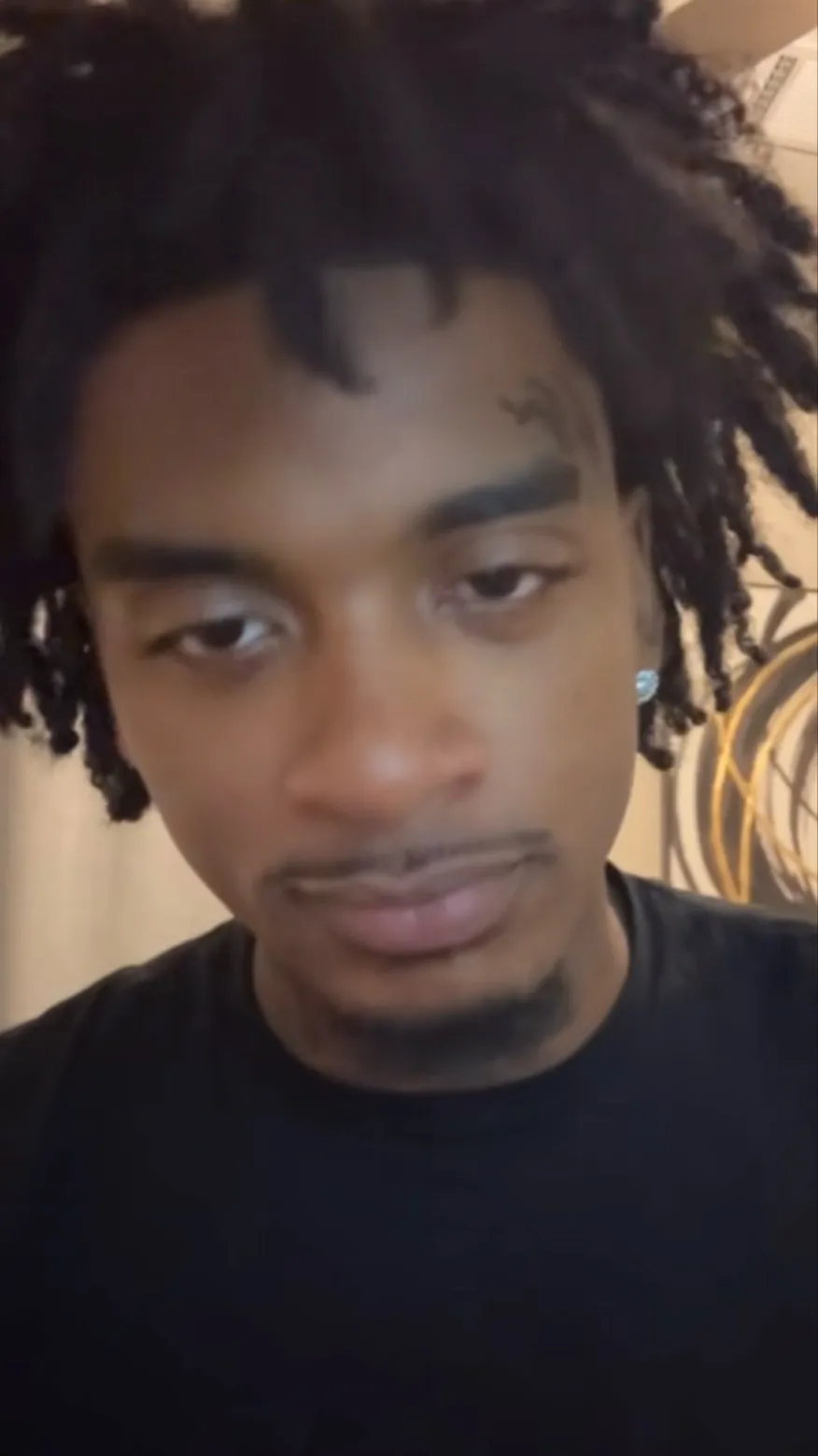 ai character: Cee  background