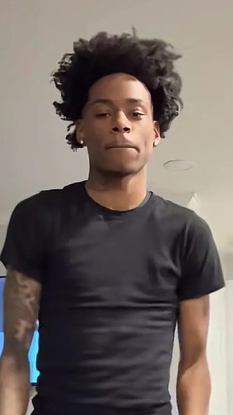 ai character: ￼ Kel background