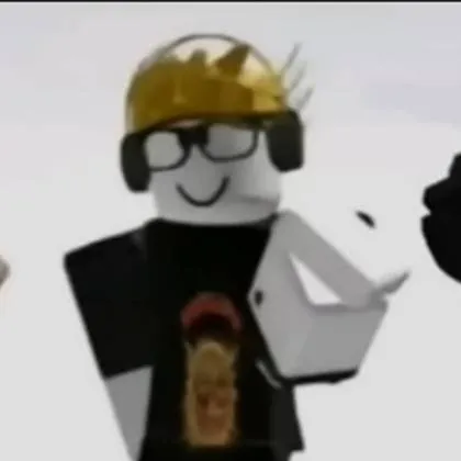 chat with ai character: rubio con lentes