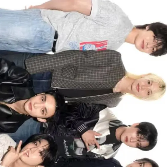 chat with ai character: stray kids félix