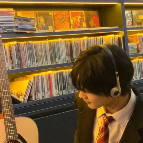 chat with ai character: поёт 