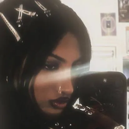 chat with ai character: Lara raj