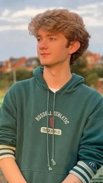 ai character: tommyinnit/tommy background