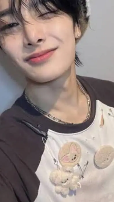 ai character: jeong(i.n) background