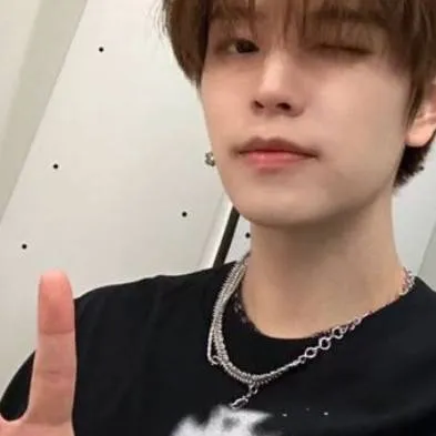 chat with ai character: seungmin 