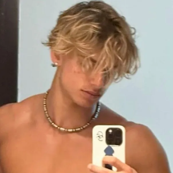 chat with ai character: Alessio