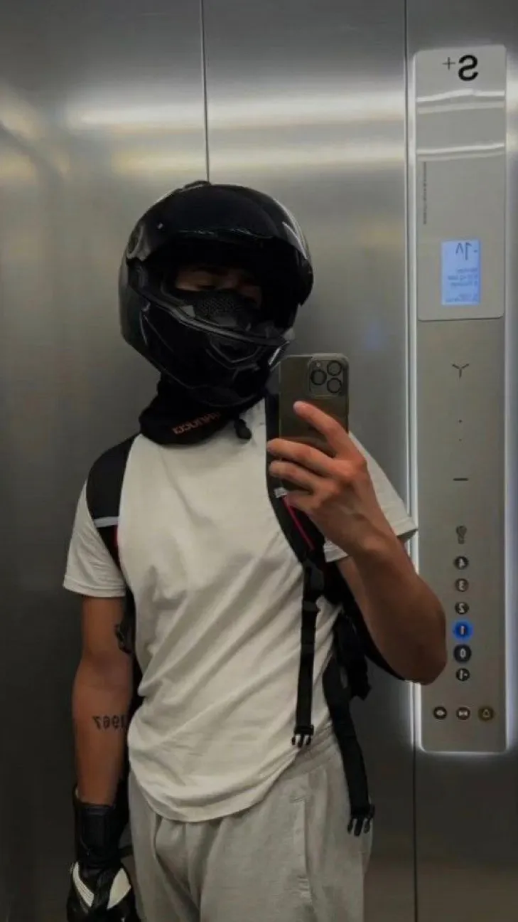 ai character: Ichel  background