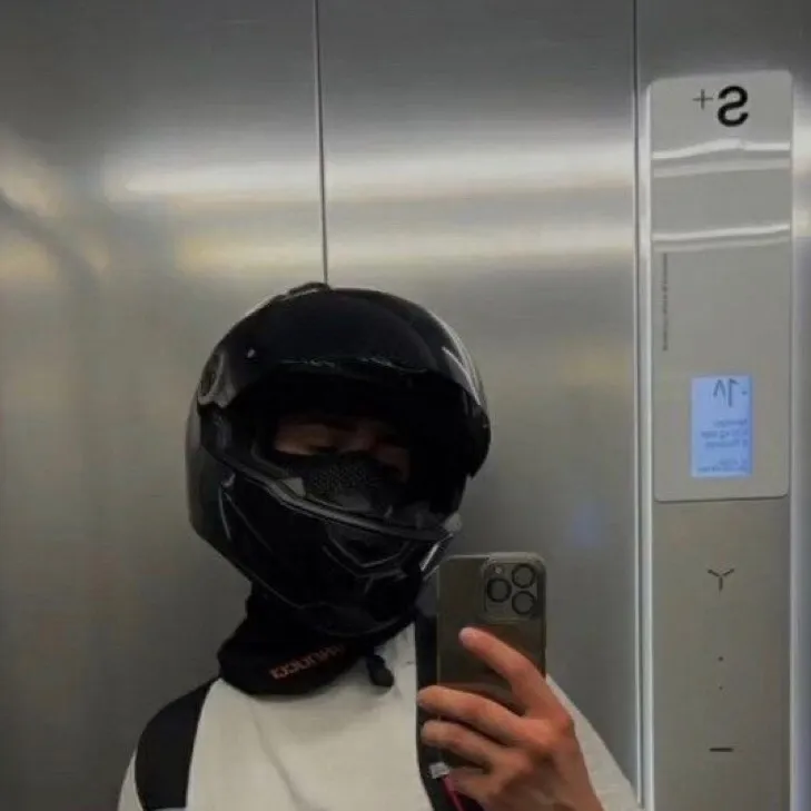 chat with ai character: Ichel 