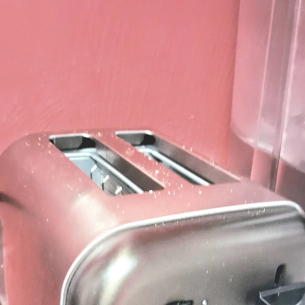 chat with ai character: Toaster