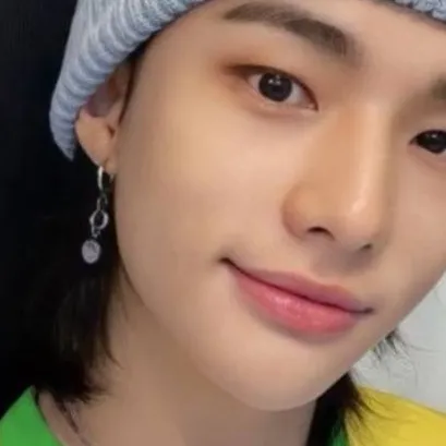 chat with ai character: skz pick me