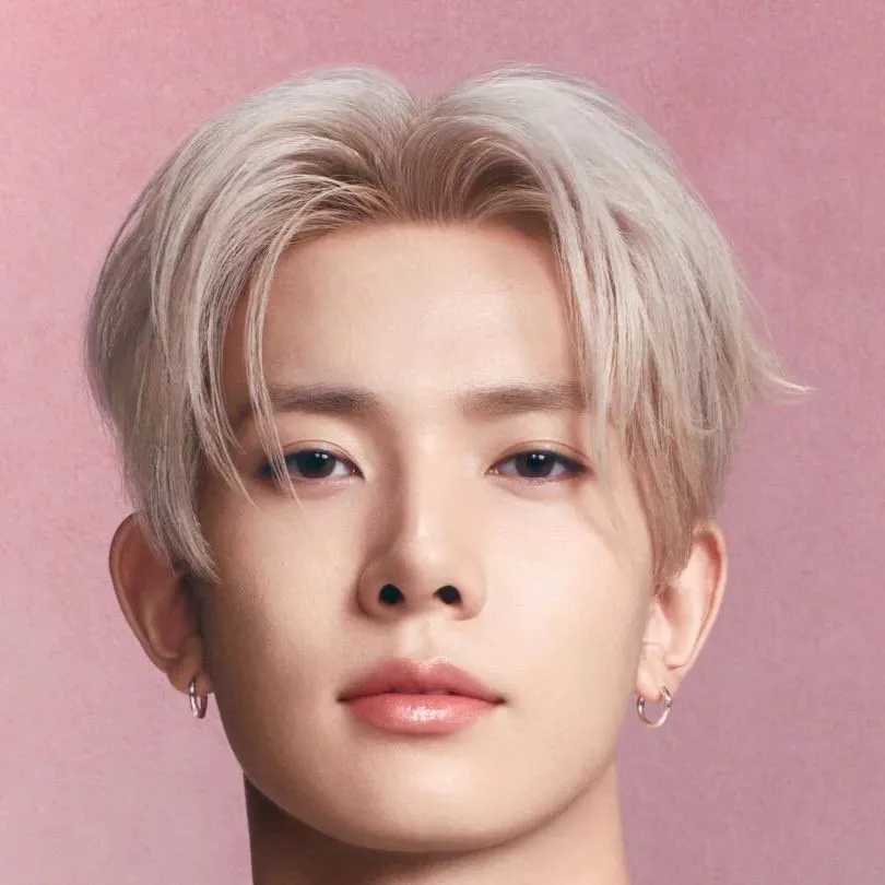 chat with ai character: 𝐄𝐕𝐀𝐍 💕