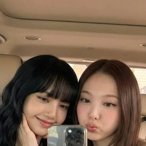 chat with ai character: lisa❤️