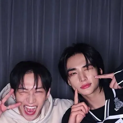 chat with ai character: maninho e hyunjin 